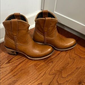 NWOT LANE PLAIN JANE SHORTIE DISTRESSED BROWN  BOOTIES COWBOY RIDE SIZE 9.5